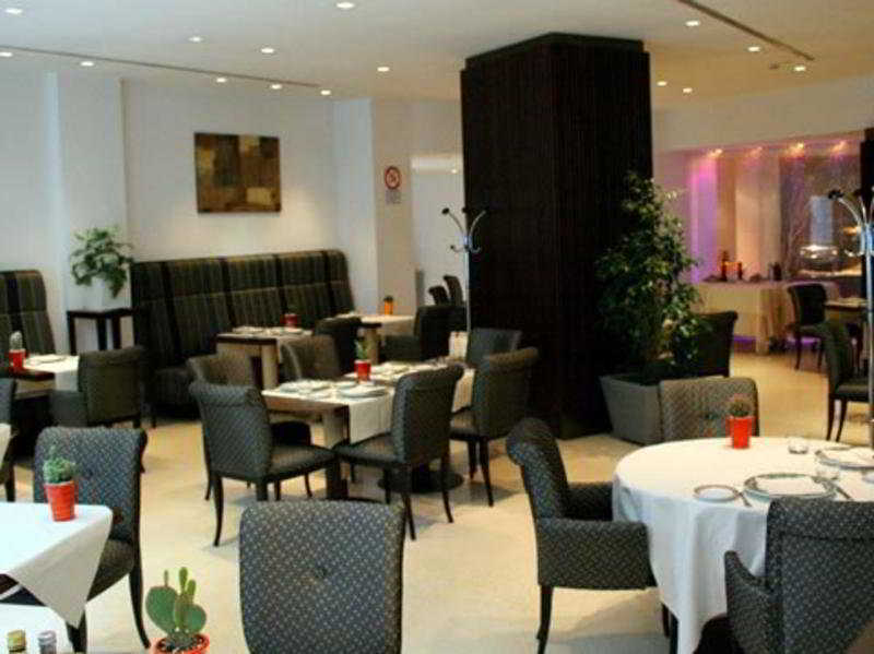 Nh Bergamo Hotell Restaurang bild